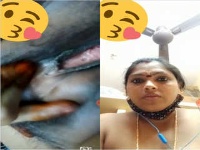 Desi Bhabhi Shows her Pussy On Video Call