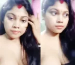 Sexy Boudi Showing Her Boobs
