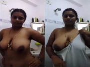 Telugu Bhabhi Shows Her Boobs