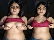 Sexy Desi girl Shows Her Boobs Part 2