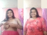 Sexy Indian Girl Shows her Boobs