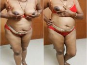 Tamil Bhabhi Shows Her Boobs